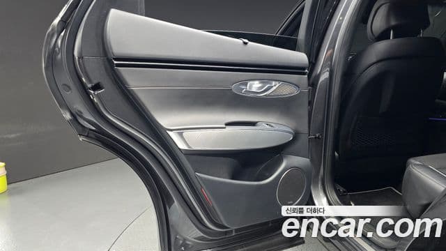 Genesis GV70 2022 — Şəkil 27/31