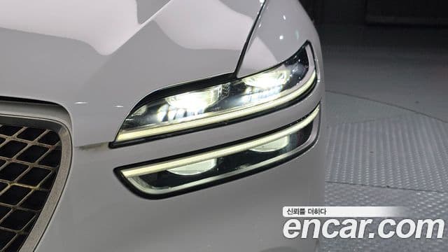 Genesis GV70 2021 — ფოტო 21/34