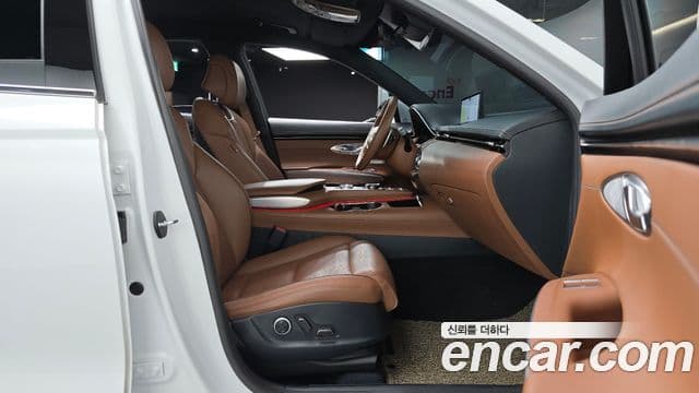 Genesis GV70 2021 — ფოტო 29/34