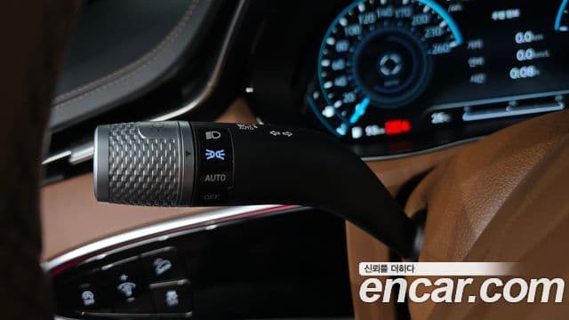 Genesis GV70 2021 — ფოტო 18/34