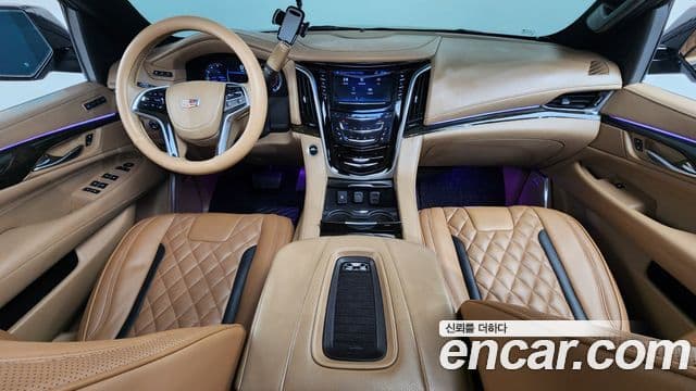 Cadillac Escalade 2018 — ფოტო 29/37