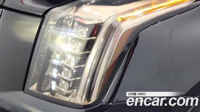 Cadillac Escalade 2018 — ფოტო 9/37