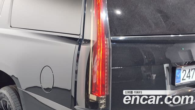 Cadillac Escalade 2018 — ფოტო 23/37