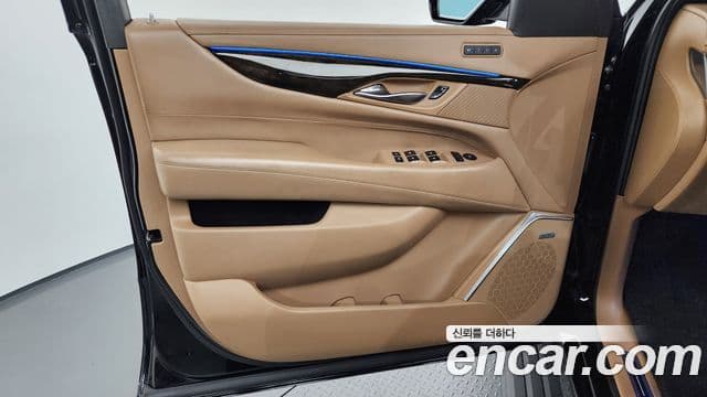 Cadillac Escalade 2018 — ფოტო 15/37
