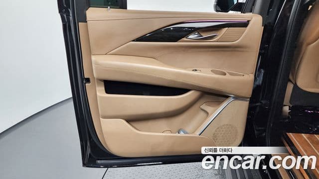 Cadillac Escalade 2018 — ფოტო 3/37