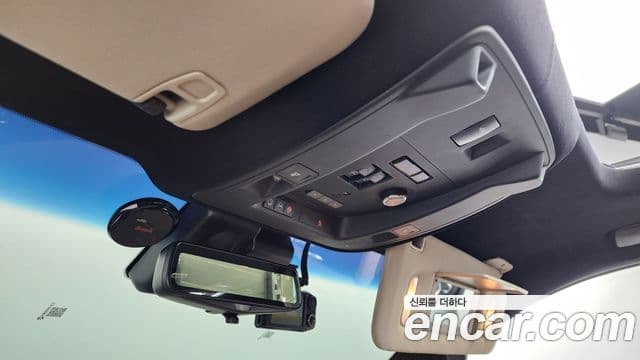 Cadillac Escalade 2018 — ფოტო 33/37