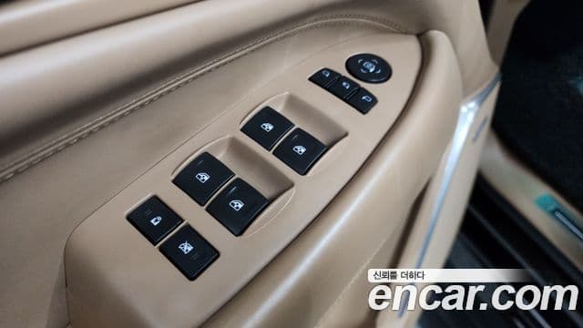 Cadillac Escalade 2018 — ფოტო 20/37