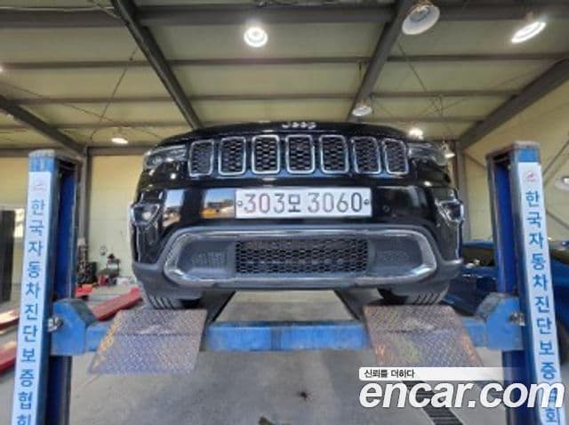 Jeep Grand Cherokee 2018 — ფოტო 2/2