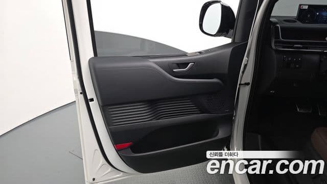 Hyundai Staria 2026 — ფოტო 18/43