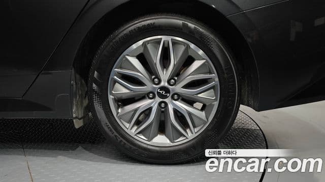 Kia K5 2023 — Photo 24/32