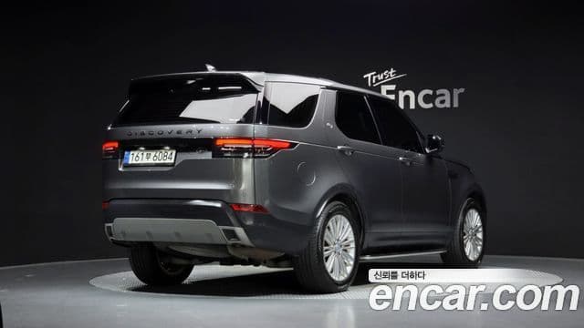 Land Rover Discovery 5 2018 — Photo 2/20