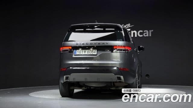 Land Rover Discovery 5 2018 — Photo 9/20