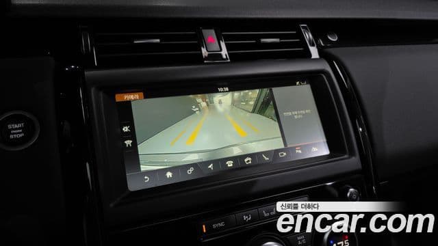 Land Rover Discovery 5 2018 — Photo 8/20