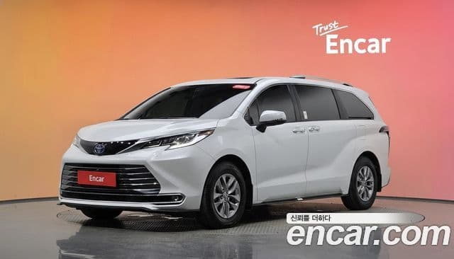 Toyota Sienna 2022 — Фото 1/20