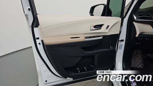 Toyota Sienna 2022 — Photo 9/37