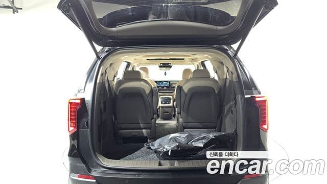 Kia Carnival 2024 — Фото 18/20