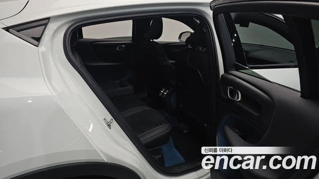 Volvo C40 Recharge 2024 — Photo 32/34