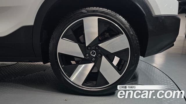 Volvo C40 Recharge 2024 — Photo 13/34
