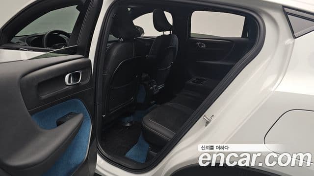 Volvo C40 Recharge 2024 — Photo 19/34