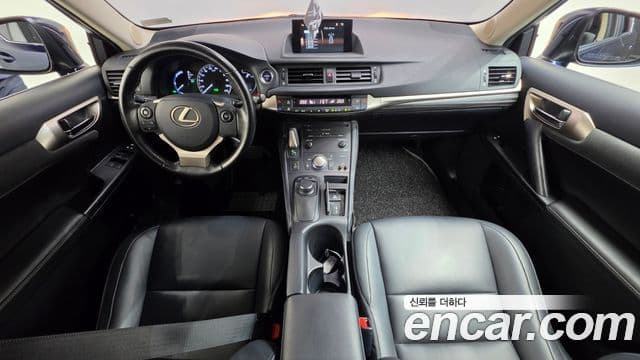 Lexus CT200h 2018 — Photo 11/31