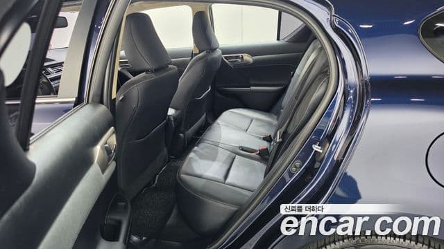 Lexus CT200h 2018 — Photo 5/31