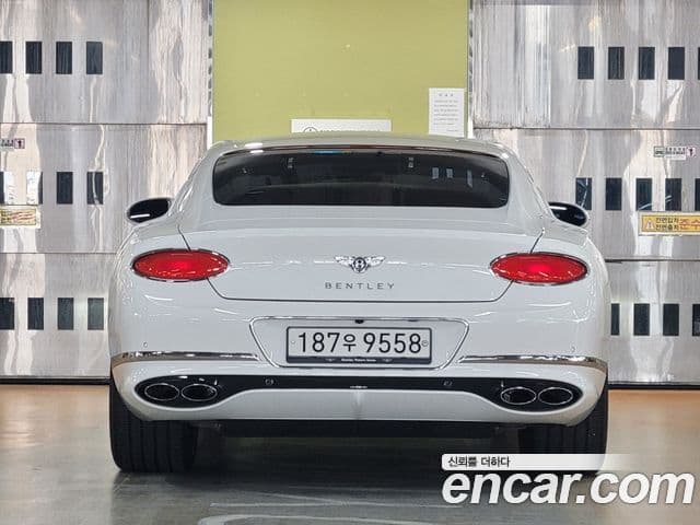Bentley Continental GT 2022 — Photo 15/19