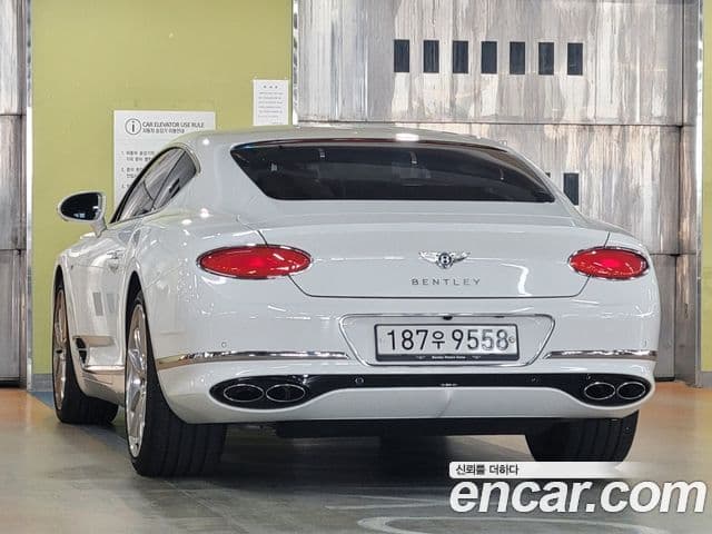 Bentley Continental GT 2022 — Photo 8/19