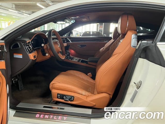 Bentley Continental GT 2022 — Photo 12/19