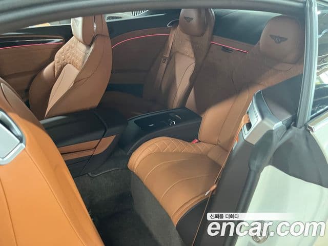 Bentley Continental GT 2022 — Photo 2/19