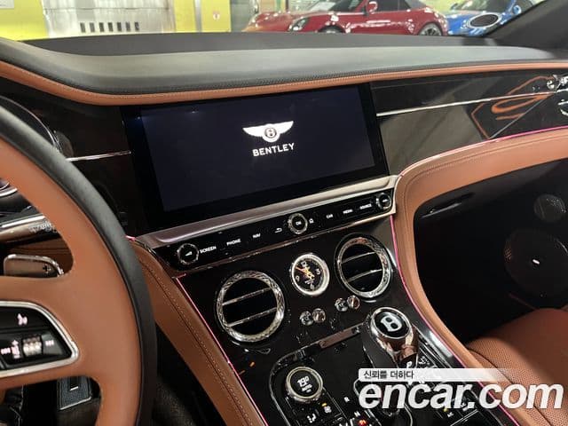Bentley Continental GT 2022 — Photo 13/19