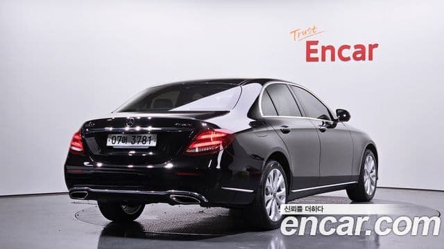 Mercedes-Benz E-Class 2018 — Şəkil 8/20