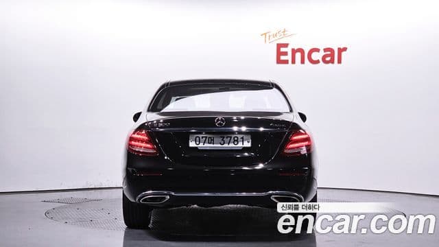 Mercedes-Benz E-Class 2018 — Şəkil 11/20
