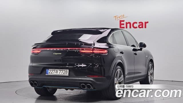Porsche Cayenne 2020 — ფოტო 2/20
