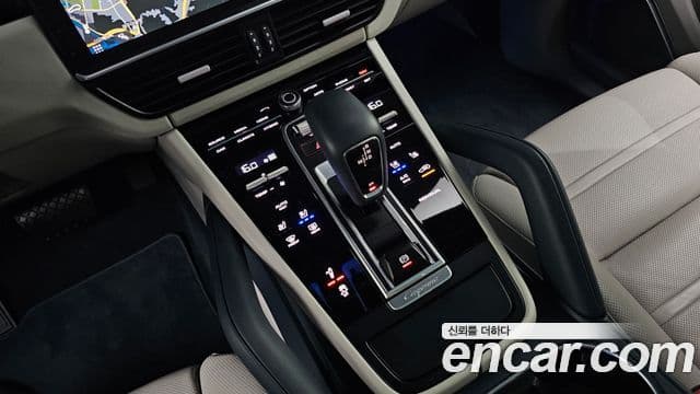 Porsche Cayenne 2020 — ფოტო 9/20