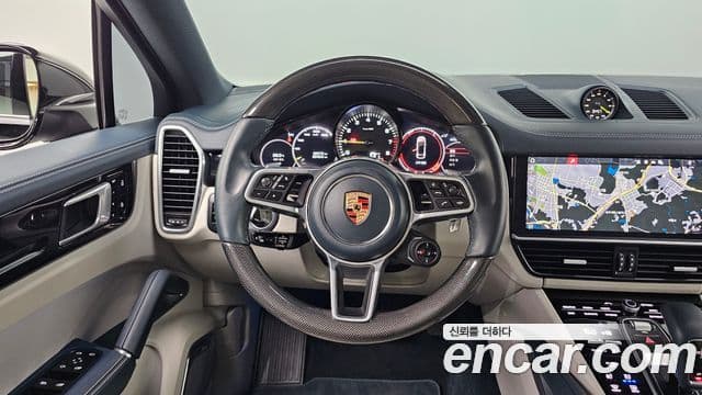 Porsche Cayenne 2020 — ფოტო 13/20
