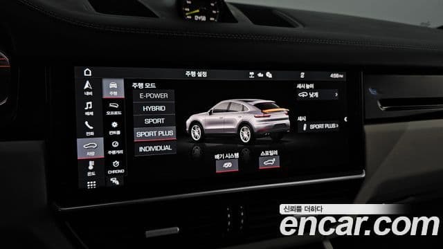 Porsche Cayenne 2020 — ფოტო 17/20