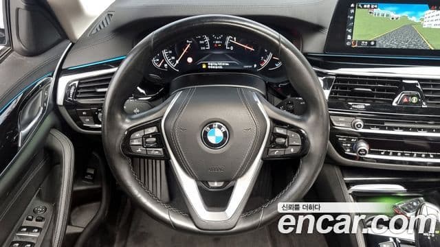 BMW 5 Series 2018 — Фото 13/20