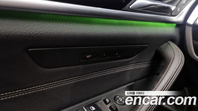 BMW 5 Series 2018 — Фото 17/20