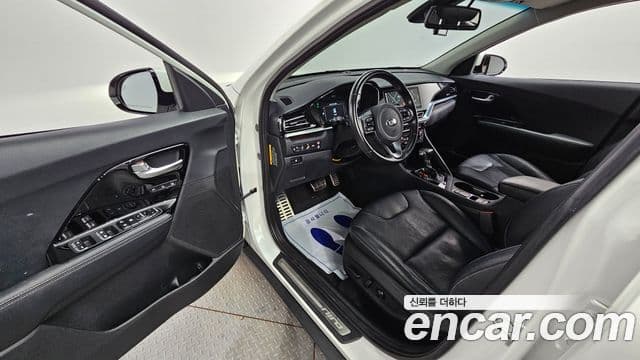 Kia Niro 2020 — Şəkil 14/20