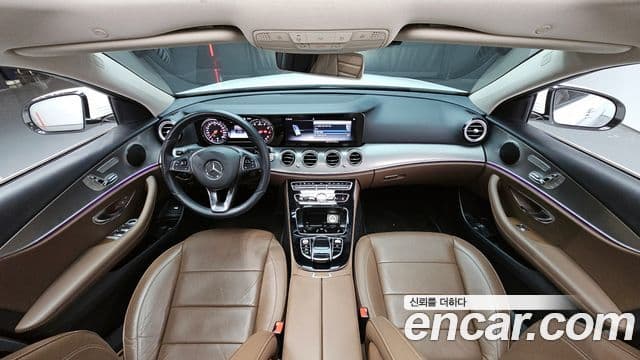 Mercedes-Benz E-Class 2018 — Şəkil 18/20