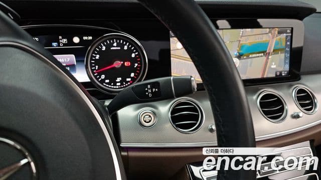 Mercedes-Benz E-Class 2018 — Şəkil 12/20