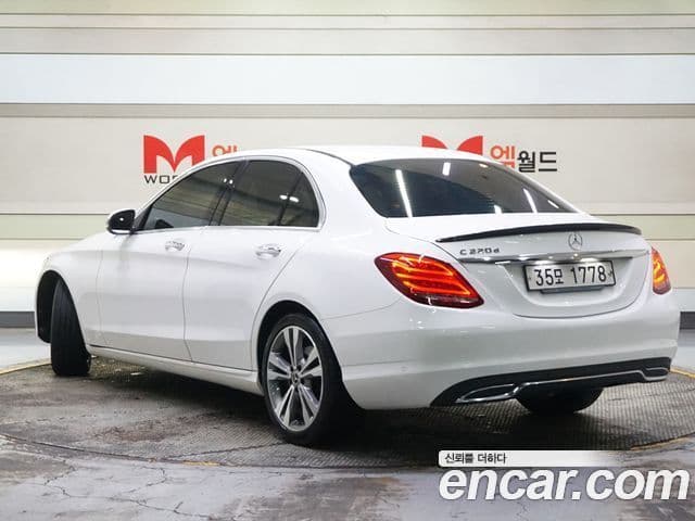 Mercedes-Benz C-Class 2018 — ფოტო 2/20