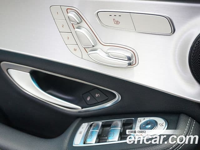 Mercedes-Benz C-Class 2018 — ფოტო 7/20