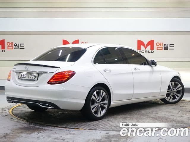 Mercedes-Benz C-Class 2018 — ფოტო 14/20