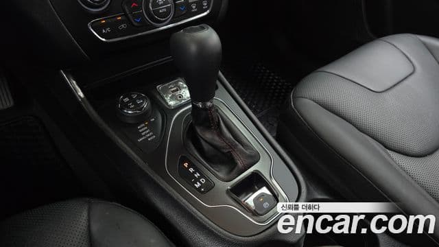 Jeep Cherokee 2020 — Şəkil 9/20