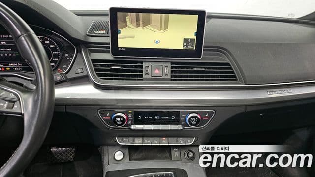 Audi Q5 2020 — Şəkil 14/20