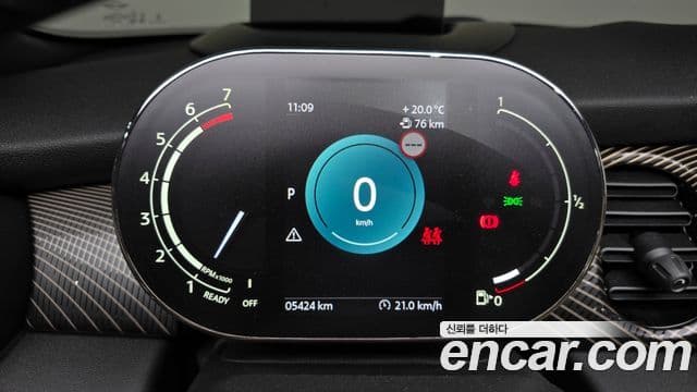 Mini Cooper S Convertible 2024 — ფოტო 8/20