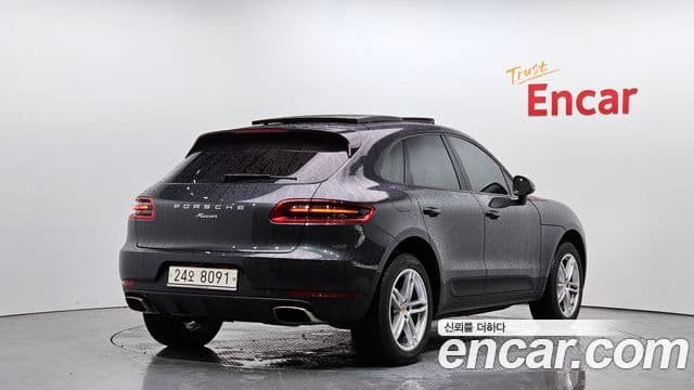 Porsche Macan 2018 — ფოტო 2/20