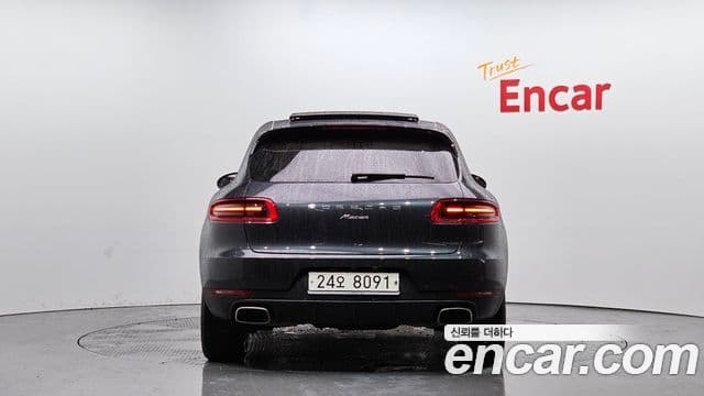 Porsche Macan 2018 — ფოტო 4/20