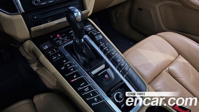 Porsche Macan 2018 — ფოტო 9/20